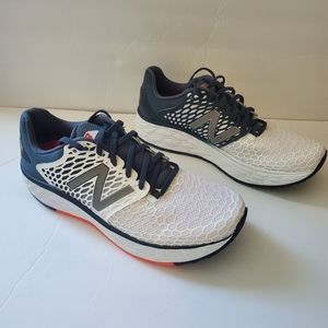 NEW New Balance Vongo V3 Running Shoes